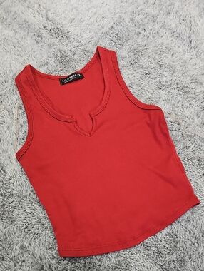 Liz & Sara Maroon Crop Tank Top Small Juniors Fitted Notch Neck Crew Neck NWOT